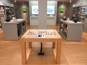 Apple Watch Display Table v iStores